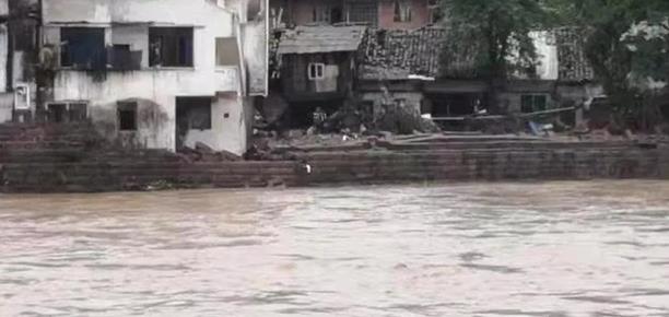 四川马边遭遇50年未遇洪水 现场救援工作紧张有序进行